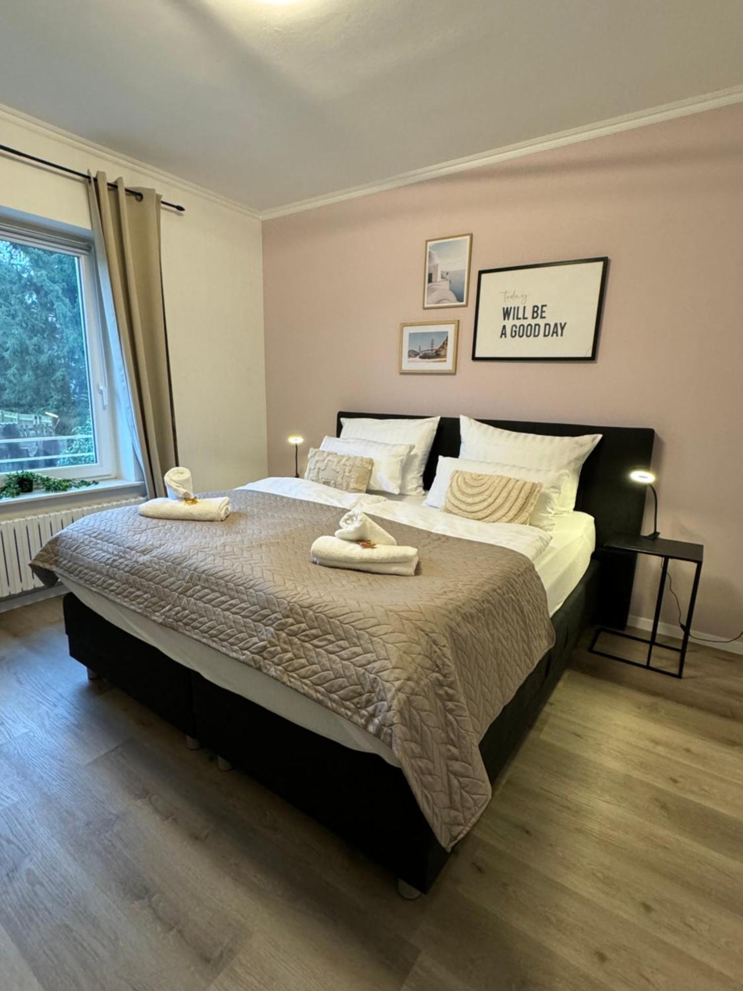 Haus Mit Garten - Kingbett - Wifi - Parkplatz Essen Exterior foto